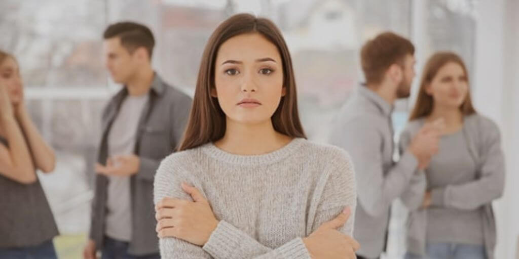 Ansia sociale: superare la paura del giudizio degli altri 